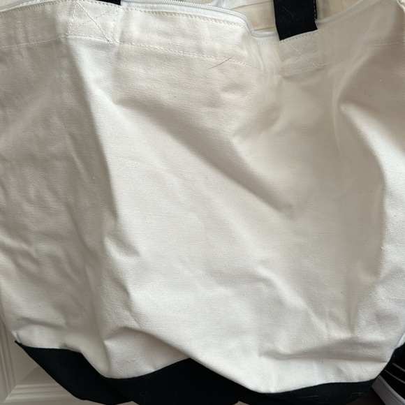 BTS Army Hawaii Zipper tote - Picture 4 of 6